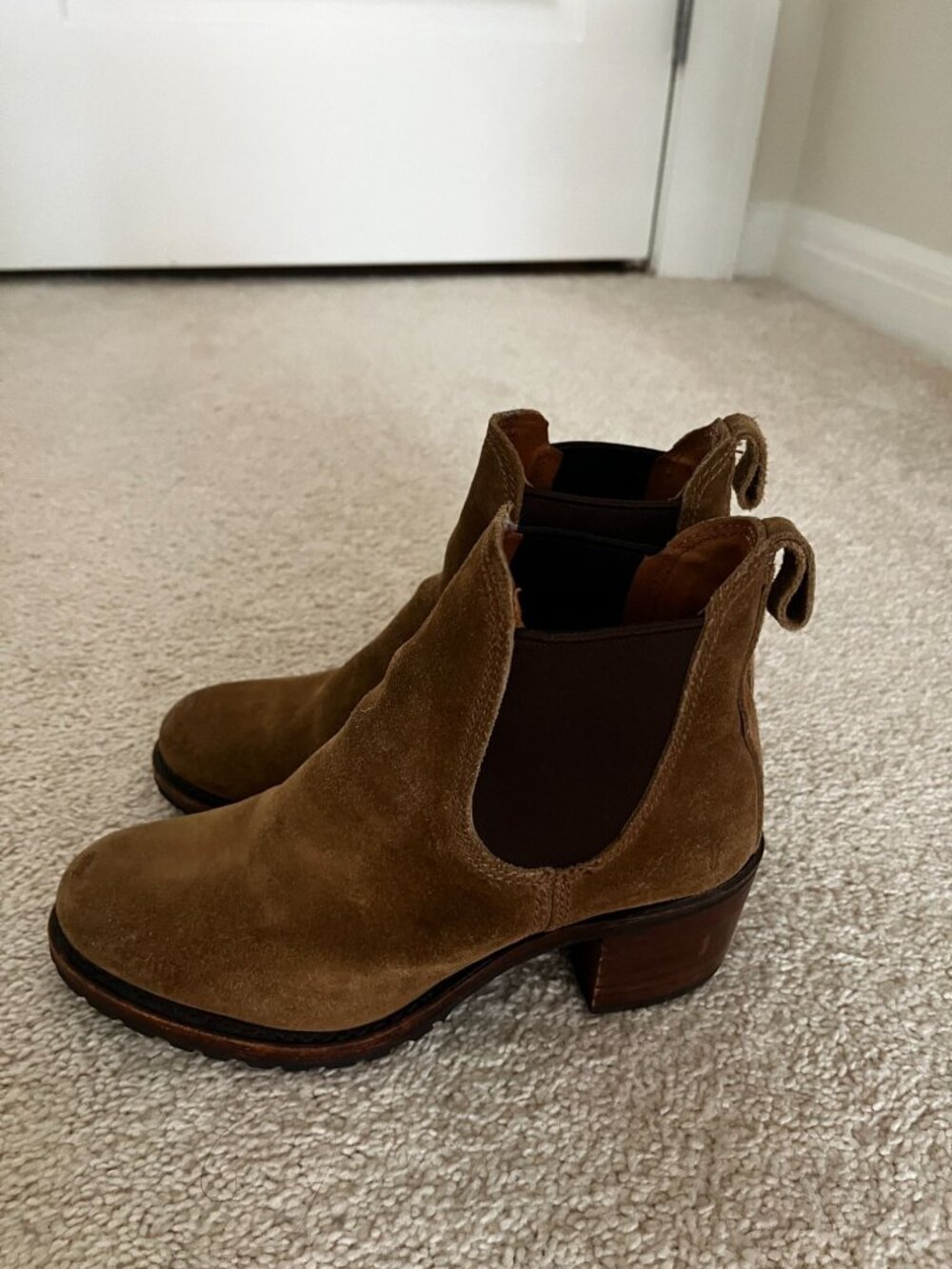 NWOB Frye‎ Sabrina Chelsea Brown Suede Boots Sz 7.5